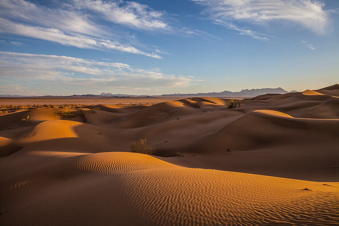 Dunes of Rig-e Jenn in the desert Dasht-e Kavir, Iran, Asia