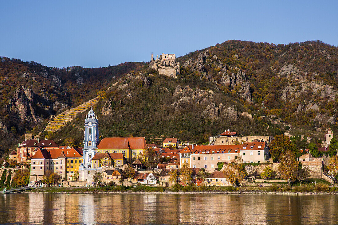 Dürnstein im Herbst, Österreich, Europa