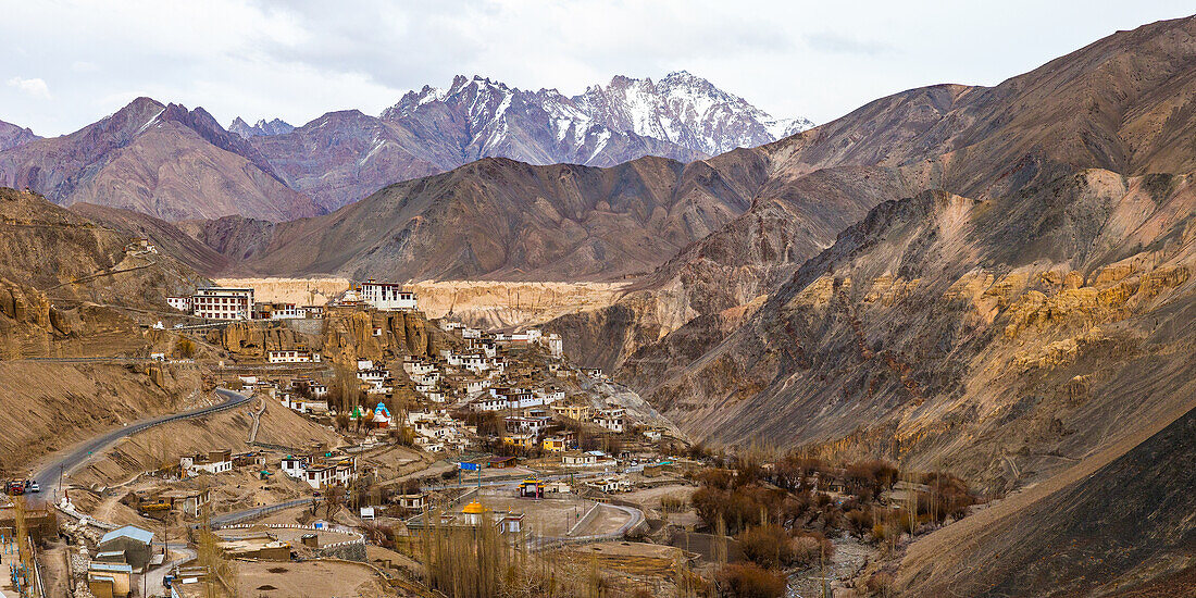 Ausblick auf Lamayuru-Kloster, Ladakh, Indien, Asien