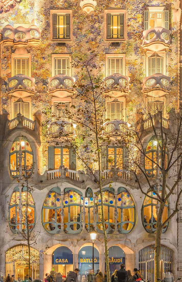 Casa Batllo, modernist architecture by Antoni Gaudi, UNESCO World Heritage Site, Paseo de Gracia Avenue, Barcelona, Catalonia, Spain, Europe