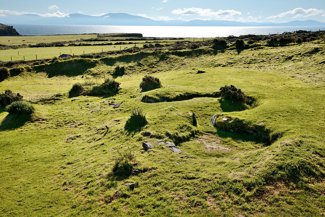 Iron Age Beehive Houses, Slea Head Drive, Dingle Peninsula, Wild Atlantic Way, County Kerry, Munster, Republic of Ireland, Europe