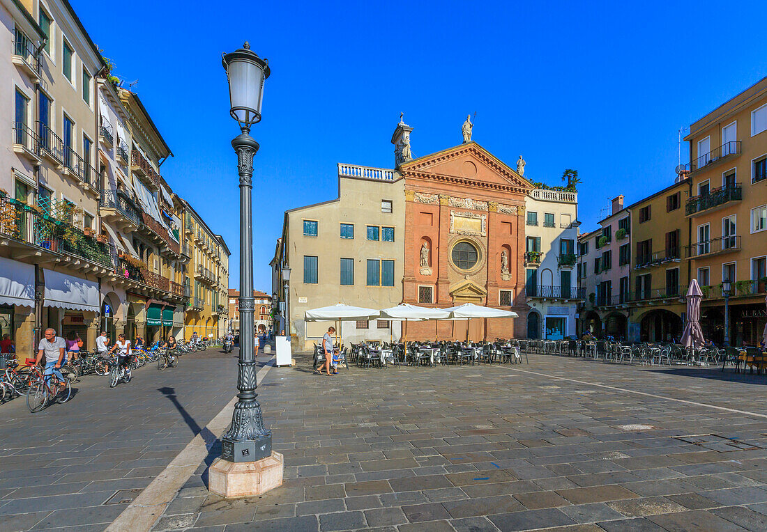 Cafes and Chiesa di San Clemente in Piazza dei Signori, Ragione Palace is visible, Padua, Veneto, Italy, Europe