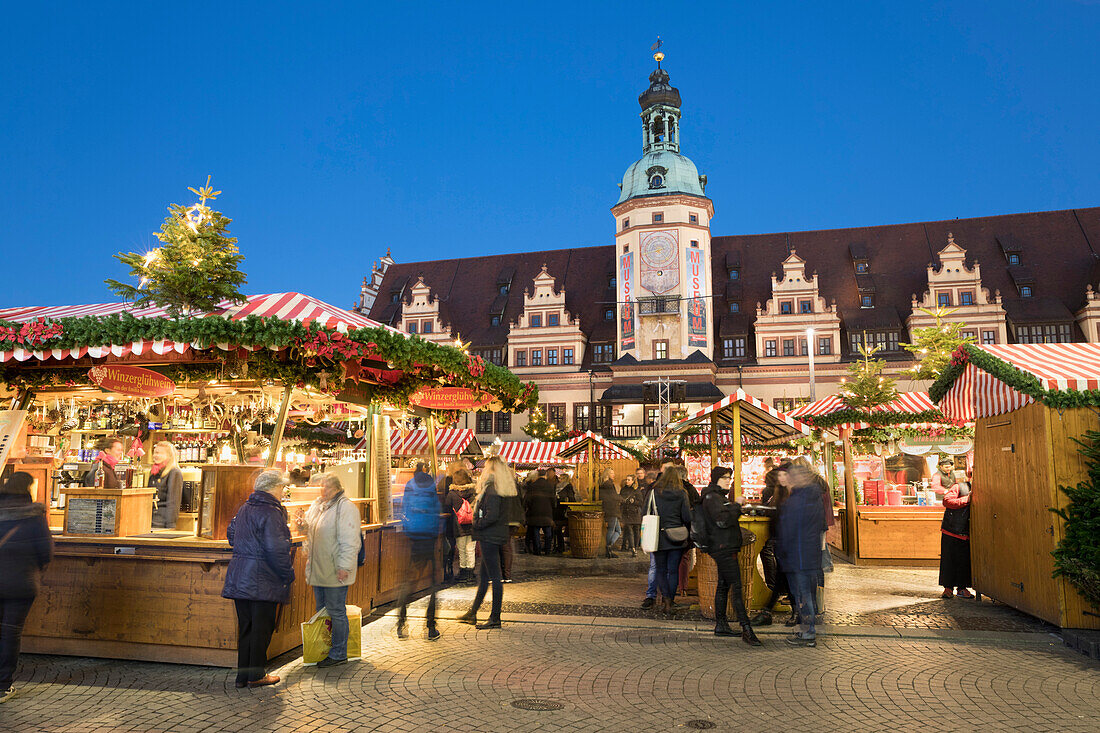 Christmas market in the Leipzig Market Place with the Old Town Hall Museum of City History, Marktplatz, Leipzig, Saxony, Germany, Europe