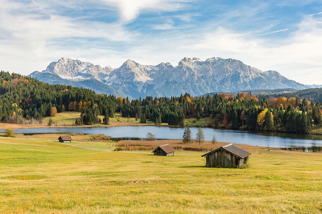 Lodges with Gerold lake and Karwendel Alps in the background, Krun, Upper Bavaria, Bavaria, Germany.
