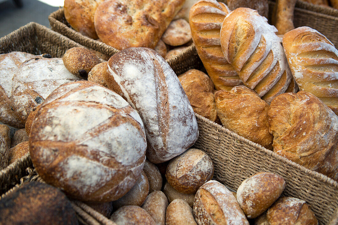 Handgebackenes Brot auf dem Framers Market in Albany, Albany, Westaustralien, Australien
