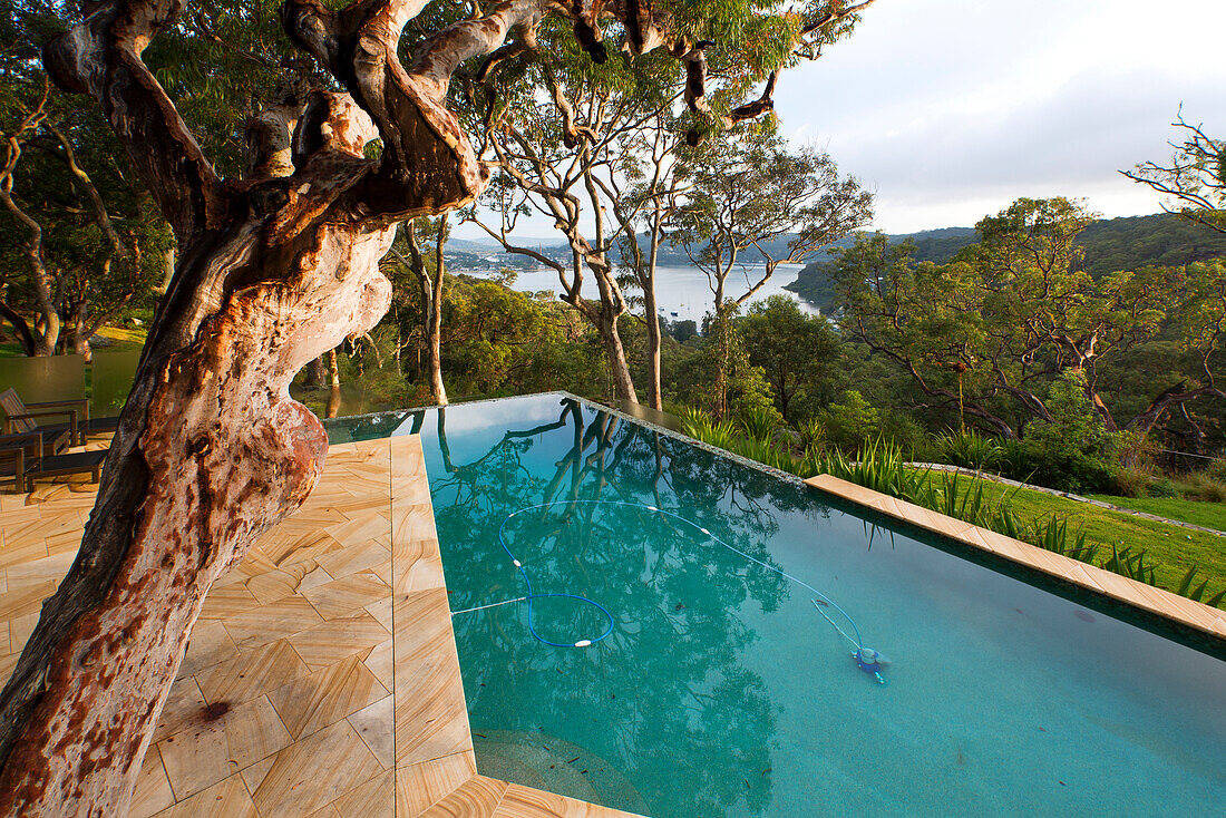 Der Infinitypool des Pretty Beach House hat herrliche Ausblicke, Central Coast, New South Wales, Australien