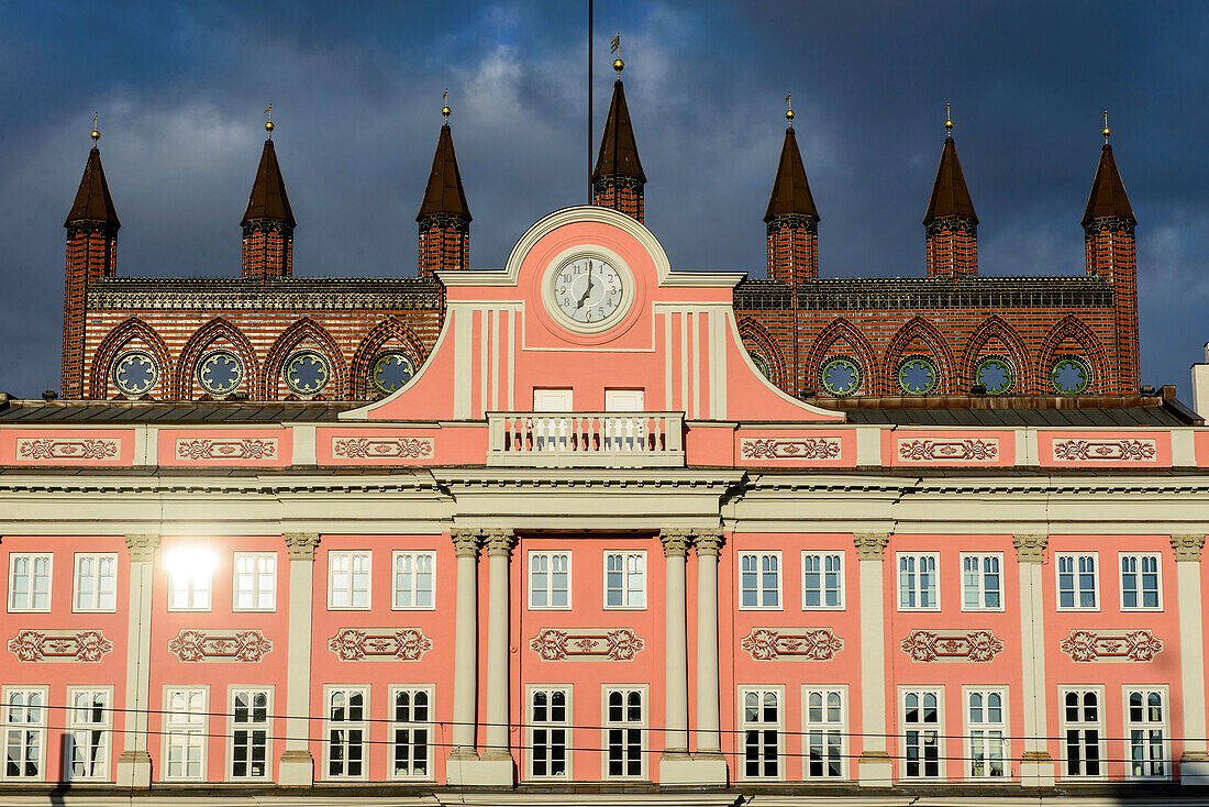 Am Platz Neür Markt mit Rathaus, Rostock, Ostseeküste, Mecklenburg-Vorpommern Deutschland