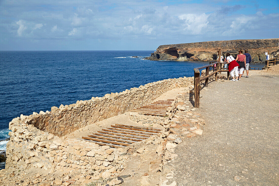 Kalköfen von oben am Klippenweg zur Caleta Negra, Ajuy, Fuerteventura, Kanaren, Kanarische Inseln, Islas Canarias, Atlantik, Spanien, Europa