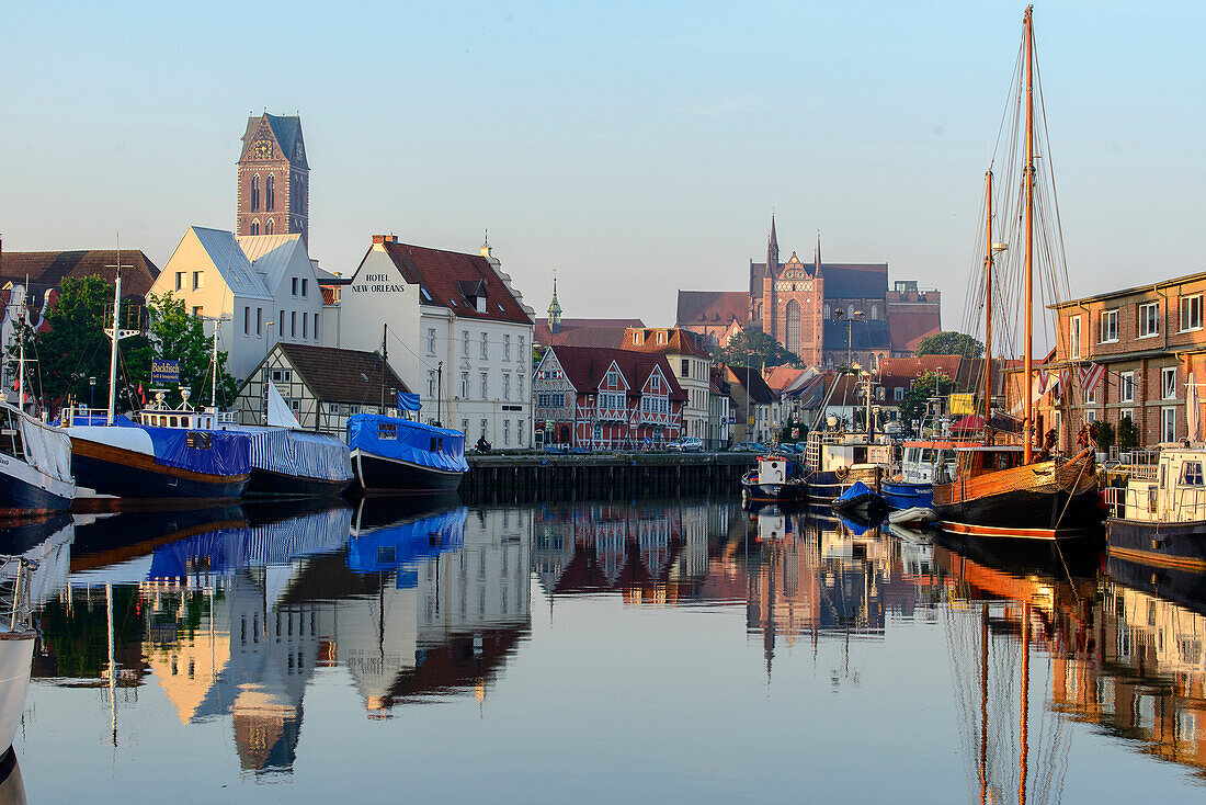 Im Hafen wird besonders viel für die SOKO gedreht, Wismar, Ostseeküste, Mecklenburg-Vorpommern, Deutschland