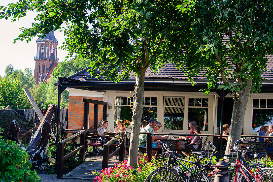 Restaurant in Wustrow Hafen, Fischland, Ostseeküste, Mecklenburg-Vorpommern,  Deutschland