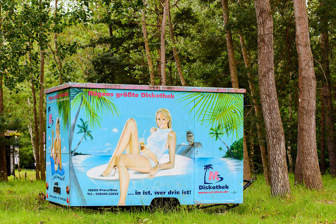 Prora, Werbung für groesste Diskothek auf Rügen, Ostseeküste, Mecklenburg-Vorpommern, Deutschland
