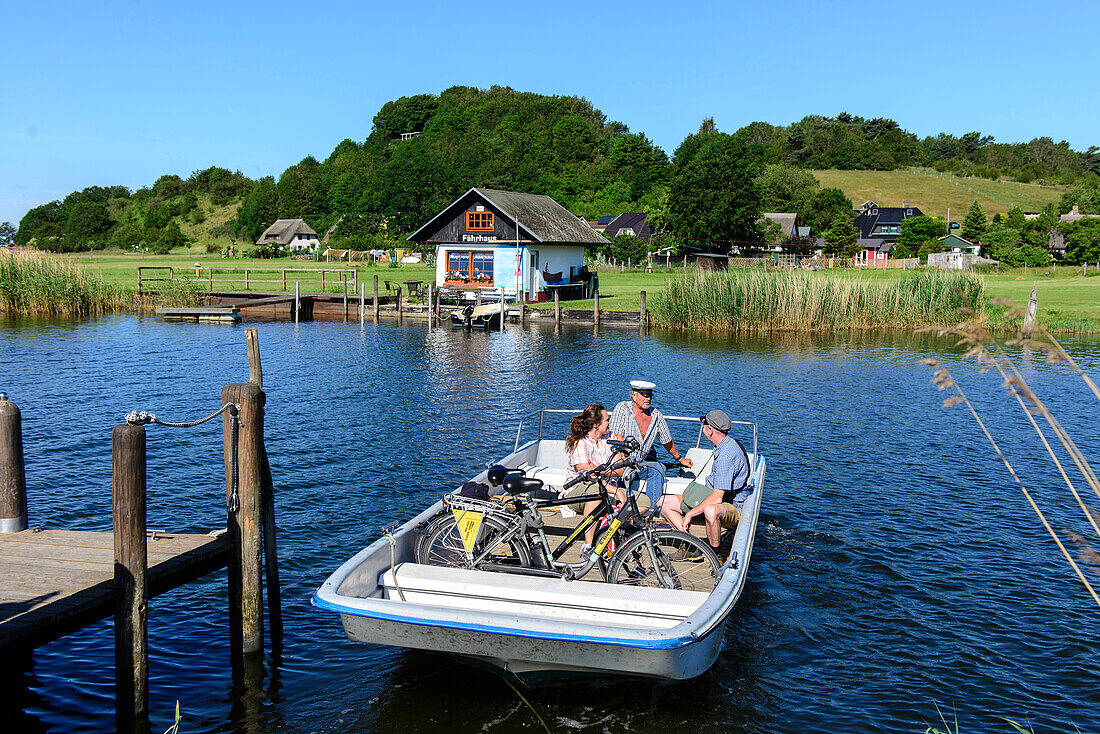 Fährmann von Moritzburg uber den Selliner See, Rügen, Ostseeküste, Mecklenburg-Vorpommern, Deutschland