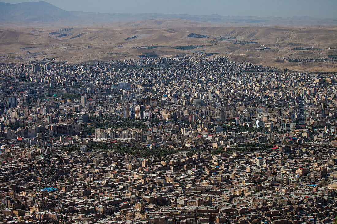 Ausblick auf die Großstadt Tabris, Iran, Asien