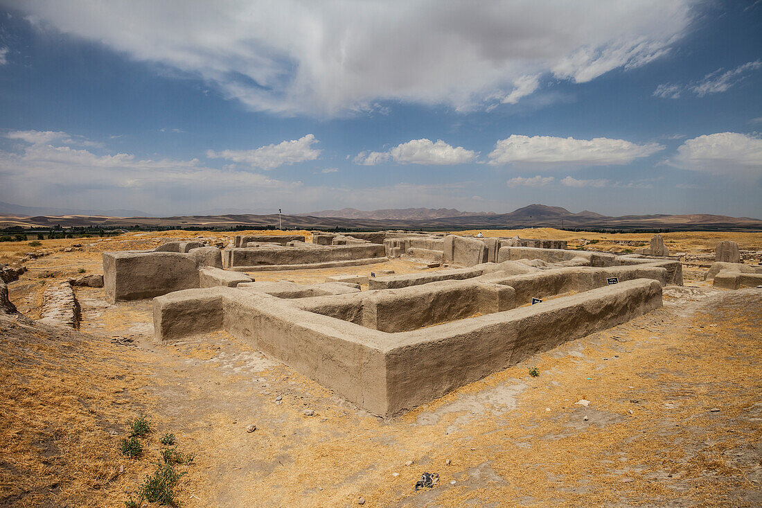 Siedlungshügel Hasanlu Tepe in Westaserbaidschan, Iran, Asien