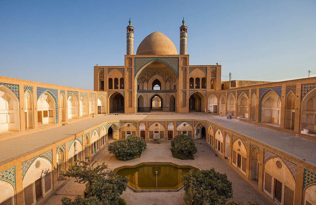 Agha Bozorg Moschee