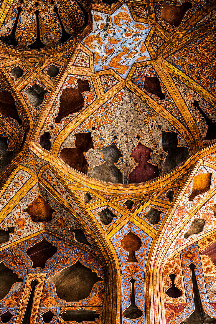 Im Musikzimmer des Ali-Qapu-Palastes in Isfahan, Iran, Asien