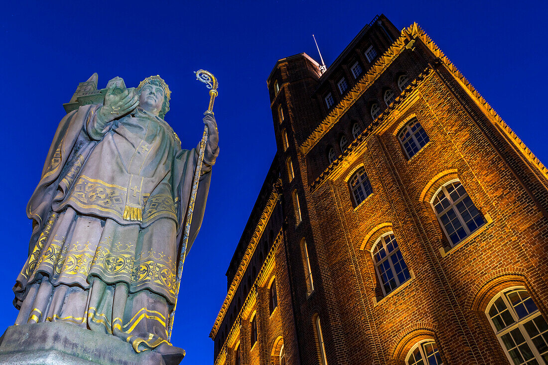 St. Ansgar Statue and Haus der Patriotischen Gesellschaft at Trostbruecke at dusk, Hamburg, Germany, Europe