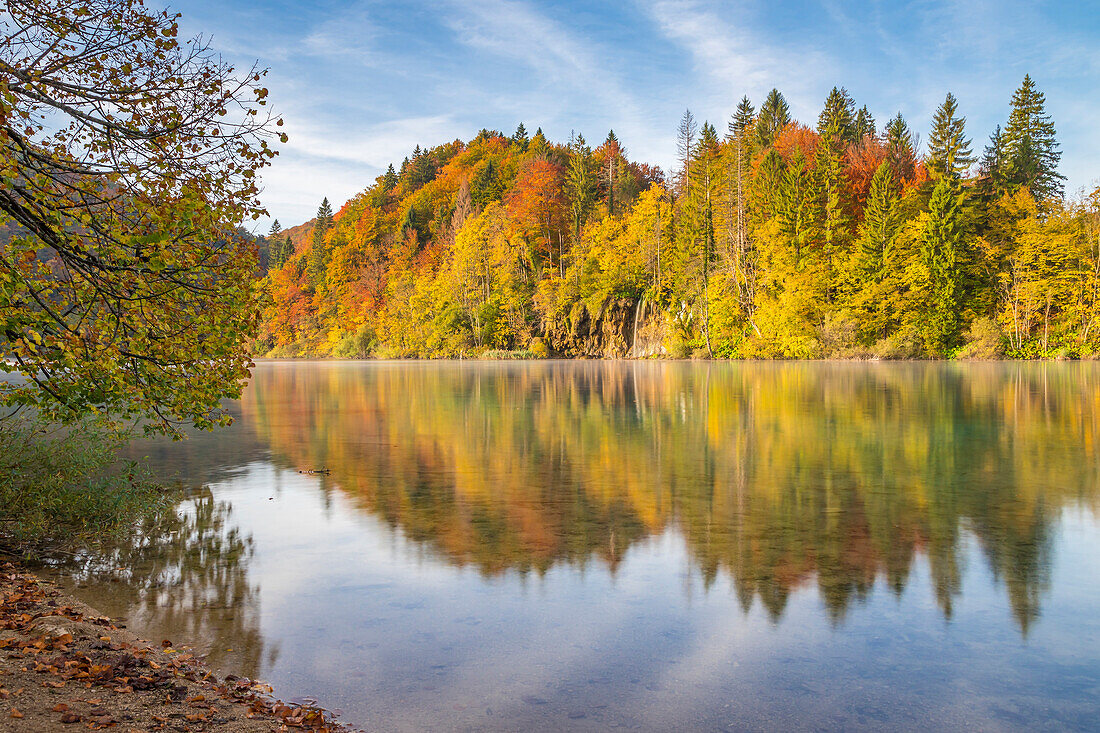 Lake Kozjak inside Plitvice Lakes National Park during autumn, UNESCO World Heritage Site, Croatia, Europe
