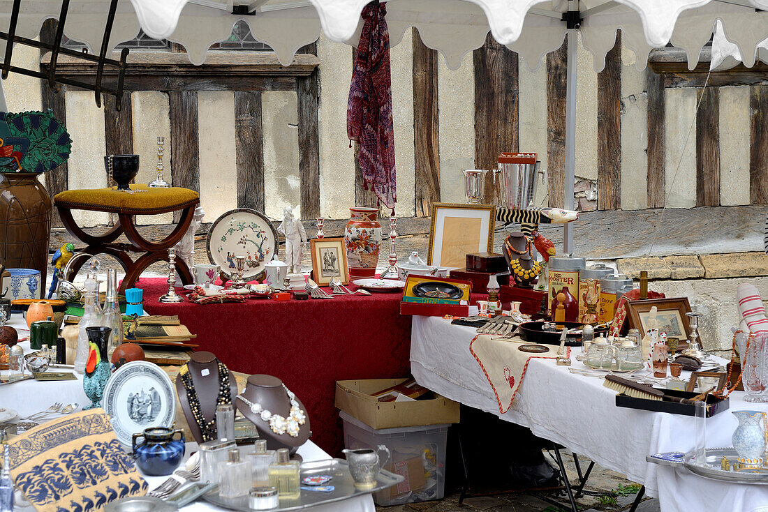 Flea Market, Brocante, Place Saint Catherine, Honfleur, Calvados, Basse Normandie (Normandy), France, Europe