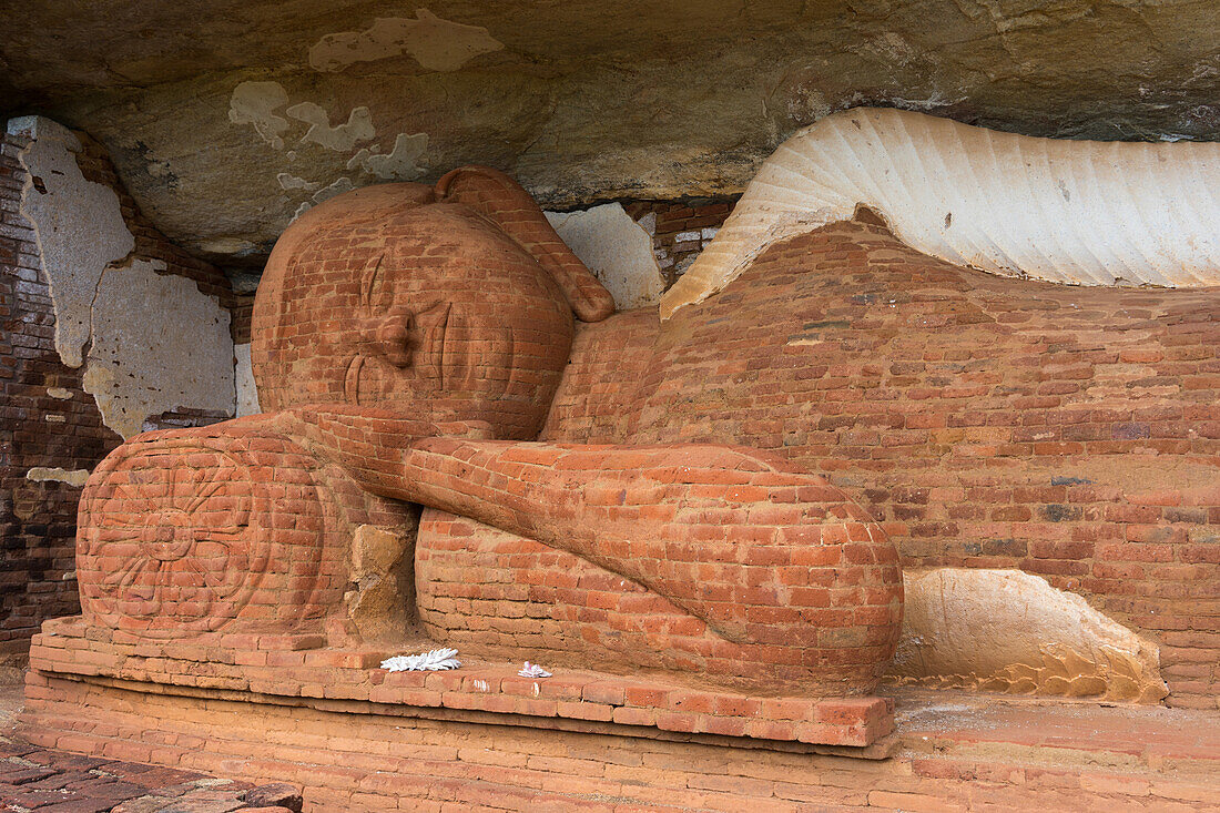 Reclining Buddha statue at Pidurangala Rock Cave Temple, Sigiriya, Sri Lanka, Asia
