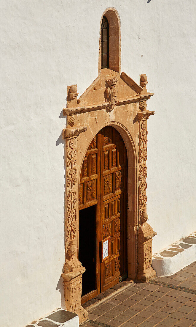 Eingangsportal der Kirche Iglesia de Santa María in Betancuria, Fuerteventura, Kanaren, Kanarische Inseln, Islas Canarias, Atlantik, Spanien, Europa