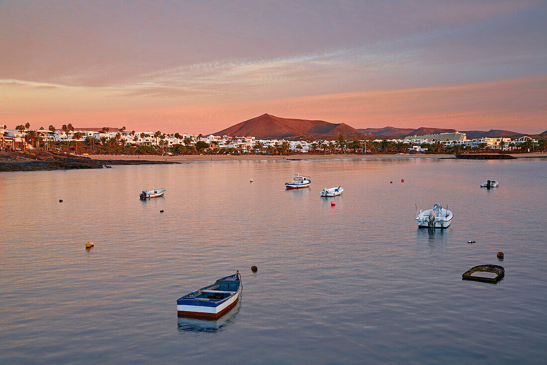 Sonnenaufgang in Costa Teguise, Atlantik, Lanzarote, Kanaren, Kanarische Inseln, Islas Canarias, Spanien, Europa