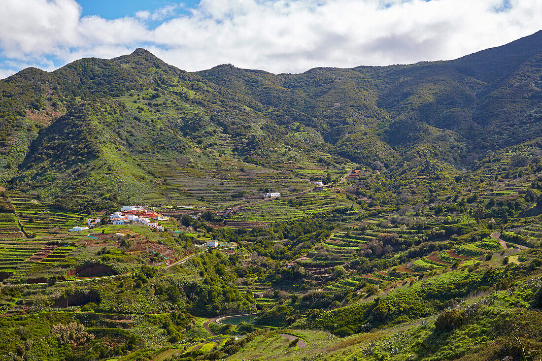 Blick über üppiges Grün auf Las Portelas, Teno Gebirge, Teneriffa, Kanaren, Kanarische Inseln, Islas Canarias, Atlantik, Spanien, Europa