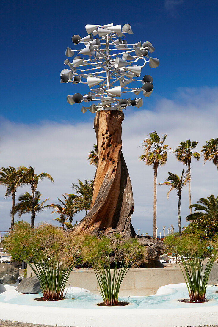 Windspiel in Badelandschaft Lago Martianez César Manrique in Puerto de la Cruz, Teneriffa, Kanaren, Kanarische Inseln, Islas Canarias, Atlantik, Spanien, Europa