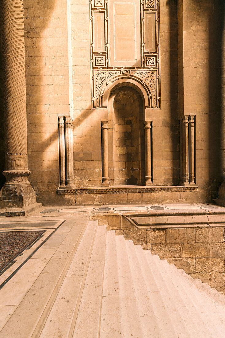 Al-Rifa'i Mosque Entrance in the historic part of Cairo, The building itself is a melange of styles taken primarily from the Mamluk period of Egyptian history, including its dome and minaret. The building contains a large prayer hall as well as the shrine