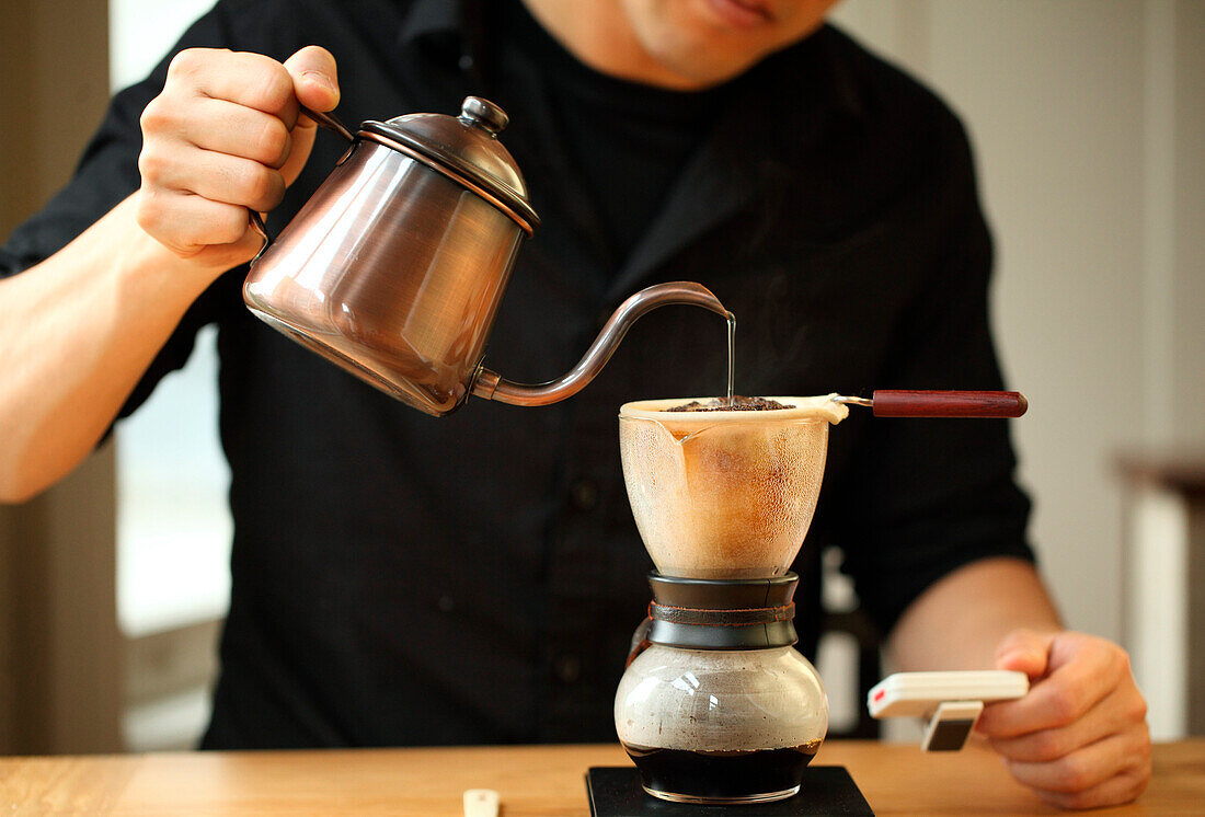 Percolating coffee by men in black shirt, Oakland, USA