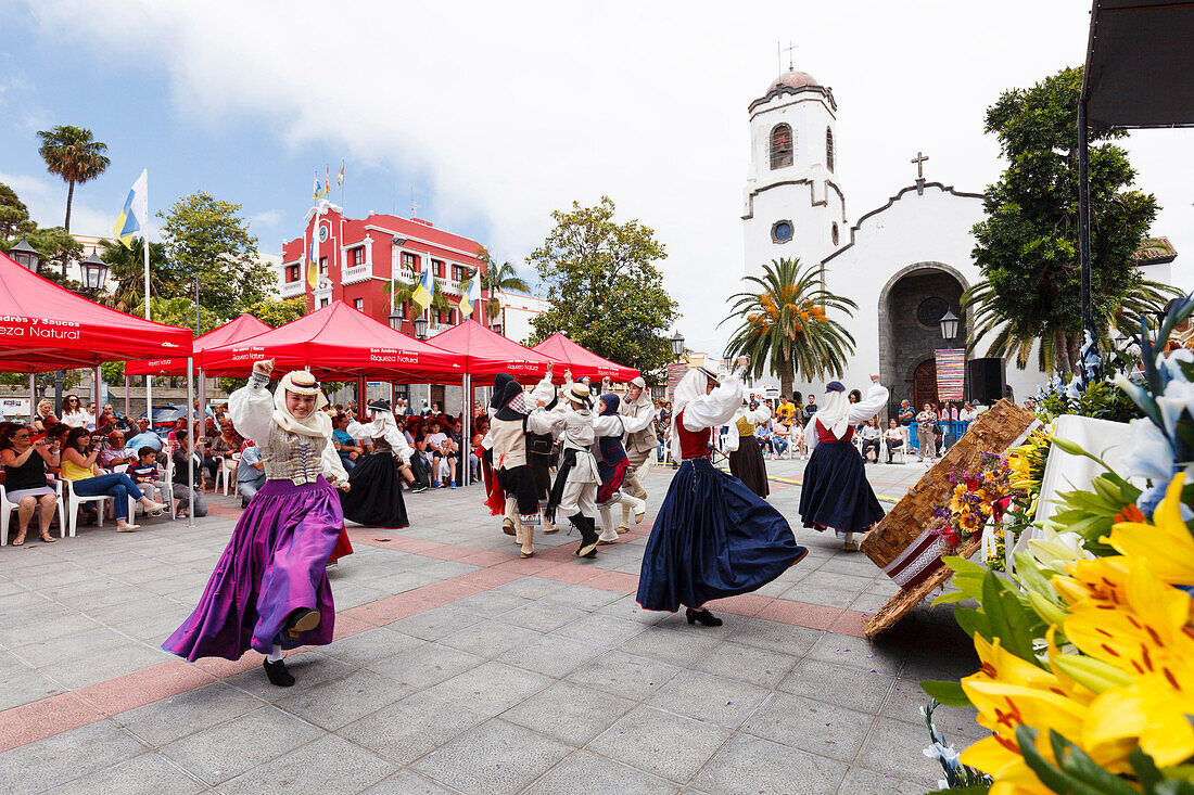 folk dance, traditional costumes, festival on the day of the Canary Island, folk group, springtime, Los Sauces, San Andres y Sauces, UNESCO Biosphere Reserve, La Palma, Canary Islands, Spain, Europe