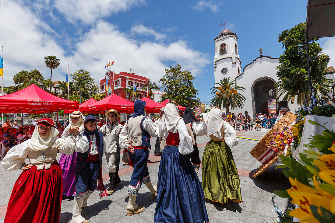 Volkstanz, Trachten, Fest am Tag der Kanarischen Inseln, Folkloregruppe, Frühling, Los Sauces, San Andres y Sauces, UNESCO Biosphärenreservat, La Palma, Kanarische Inseln, Spanien, Europa