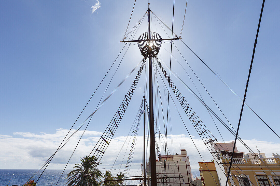 Museo Naval, Schiffahrtsmuseum, Kolumbus-Schiff als Architektur, Plaza de la Alameda, Platz, Santa Cruz de La Palma, Hauptstadt der Insel, UNESCO Biosphärenreservat, La Palma, Kanarische Inseln, Spanien, Europa