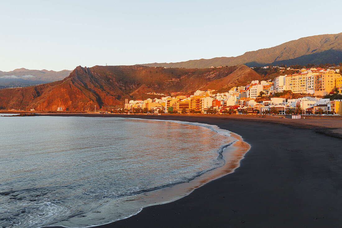 beach, Atlantic, Avenida Maritima, seaside promenade, Santa Cruz de La Palma, capital of the island, UNESCO Biosphere Reserve, La Palma, Canary Islands, Spain, Europe