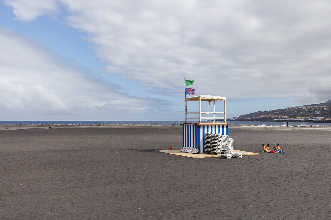 family on the beach, Santa Cruz de La Palma, capital of the island, UNESCO Biosphere Reserve, La Palma, Canary Islands, Spain, Europe