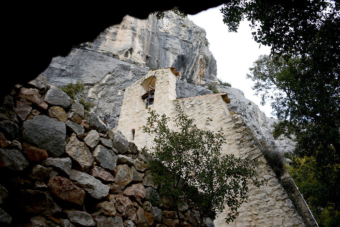 Chapel St. Ser under Montagne Ste. Victoire near Puyloubier, Provence, France