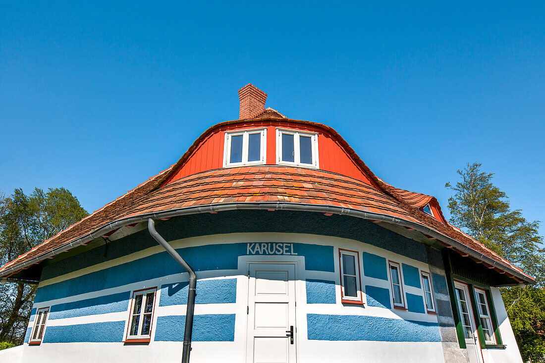 Fischerhaus, Karussel von Asta Nielsen, Vitte, Architekt Max Taut, Insel Hiddensee, Mecklenburg-Vorpommern, Deutschland