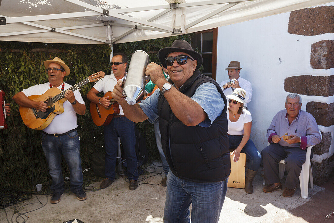 Volksmusik-Gruppe, Viehmesse in San Antonio del Monte, Region Garafia, UNESCO Biosphärenreservat,  La Palma, Kanarische Inseln, Spanien, Europa