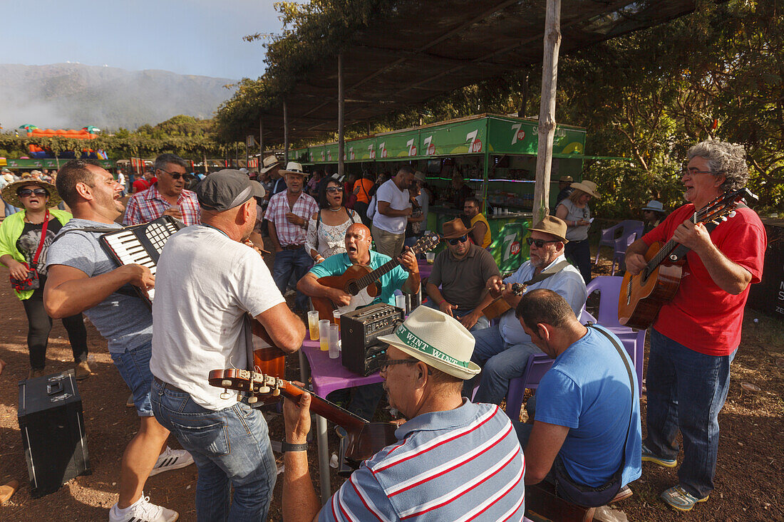 Volksmusik-Gruppe, Viehmesse in San Antonio del Monte, Region Garafia, UNESCO Biosphärenreservat,  La Palma, Kanarische Inseln, Spanien, Europa
