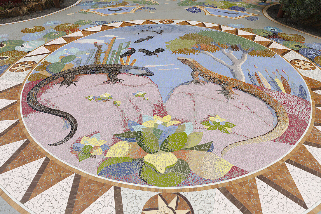 kanarische Eidechsen, Mosaik des Künstlers Luis Morera, La Glorieta, Park, Platz, Las Manchas, UNESCO Biosphärenreservat,  La Palma, Kanarische Inseln, Spanien, Europa
