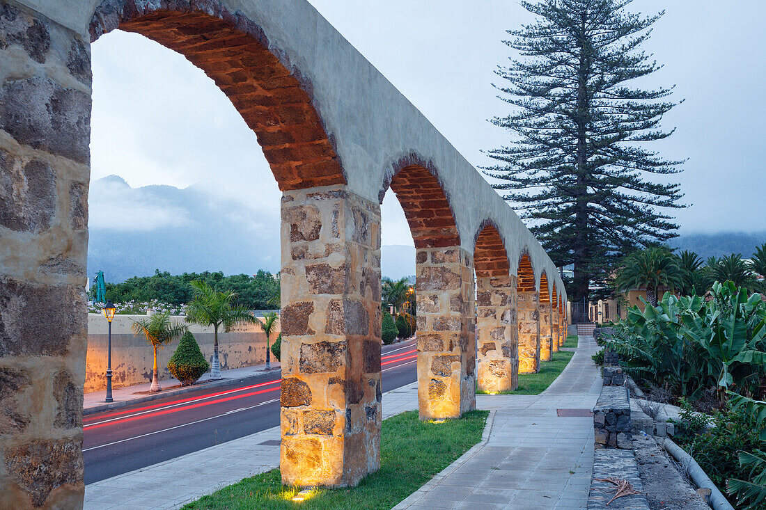 aqueduct, water conduit, Plaza Sotomayor, Argual Abajo, Llano de Aragual, near Los Llanos de Aridane, UNESCO Biosphere Reserve, La Palma, Canary Islands, Spain, Europe