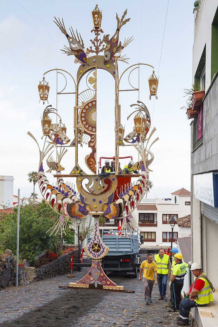 Blütenteppiche für die Prozession, Corpus Christi, Fronleichnahmsfest,Villa de Mazo, UNESCO Biosphärenreservat,  La Palma, Kanarische Inseln, Spanien, Europa