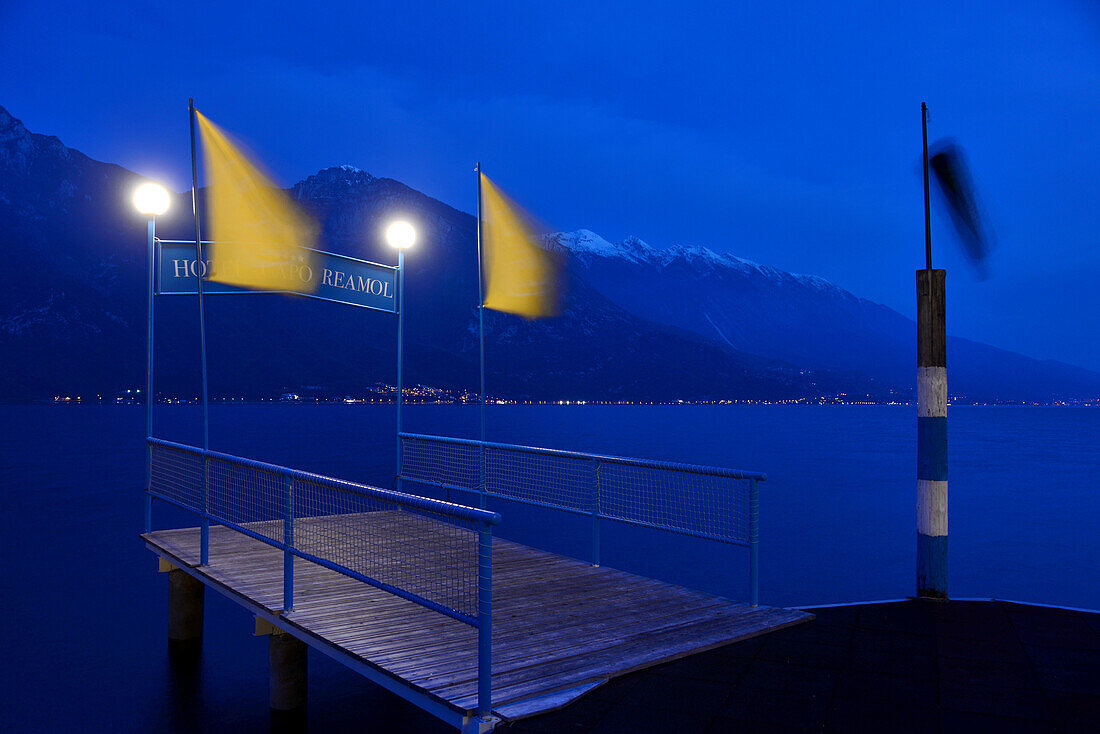 Blick vom Hotel Reamol bei Limone, Nördlicher Gardasee, Lombardei, Italien