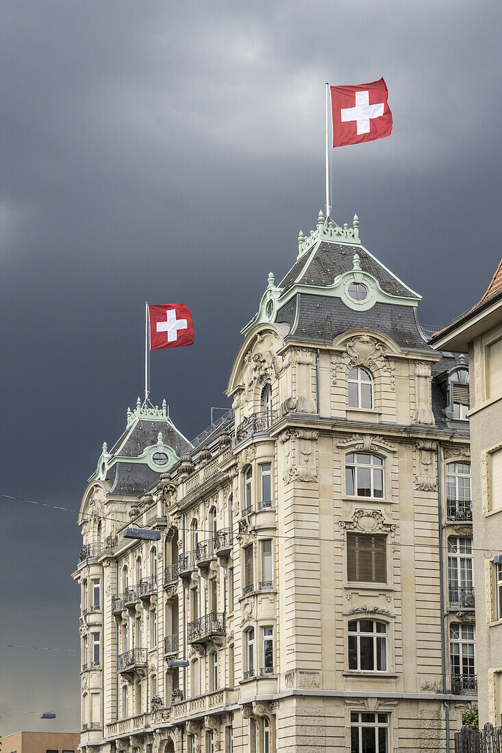 Utoschloss, historic city palais, neo baroc, swiss flag, Utoquai , Seefeld, Zurich, switzerland