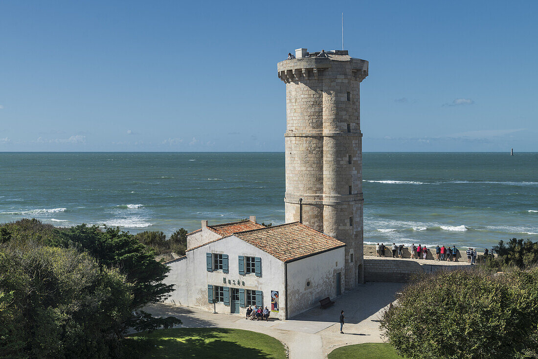 Phare des Baleines, Leuchtturm, Ile de Re, Nouvelle-Aquitaine, Neu-Aquitanien, franzoesische Westkueste, Frankreich