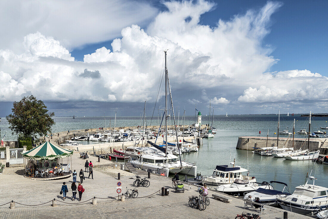 Hafen von La Flotte, Ile de Re, Nouvelle-Aquitaine, franzoesische Westkueste, Frankreich