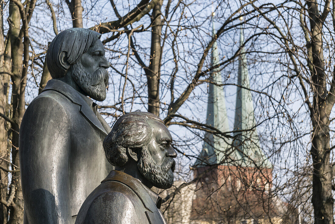 Karl Marx and Friedrich Engels monument in Berlin, Deutschland