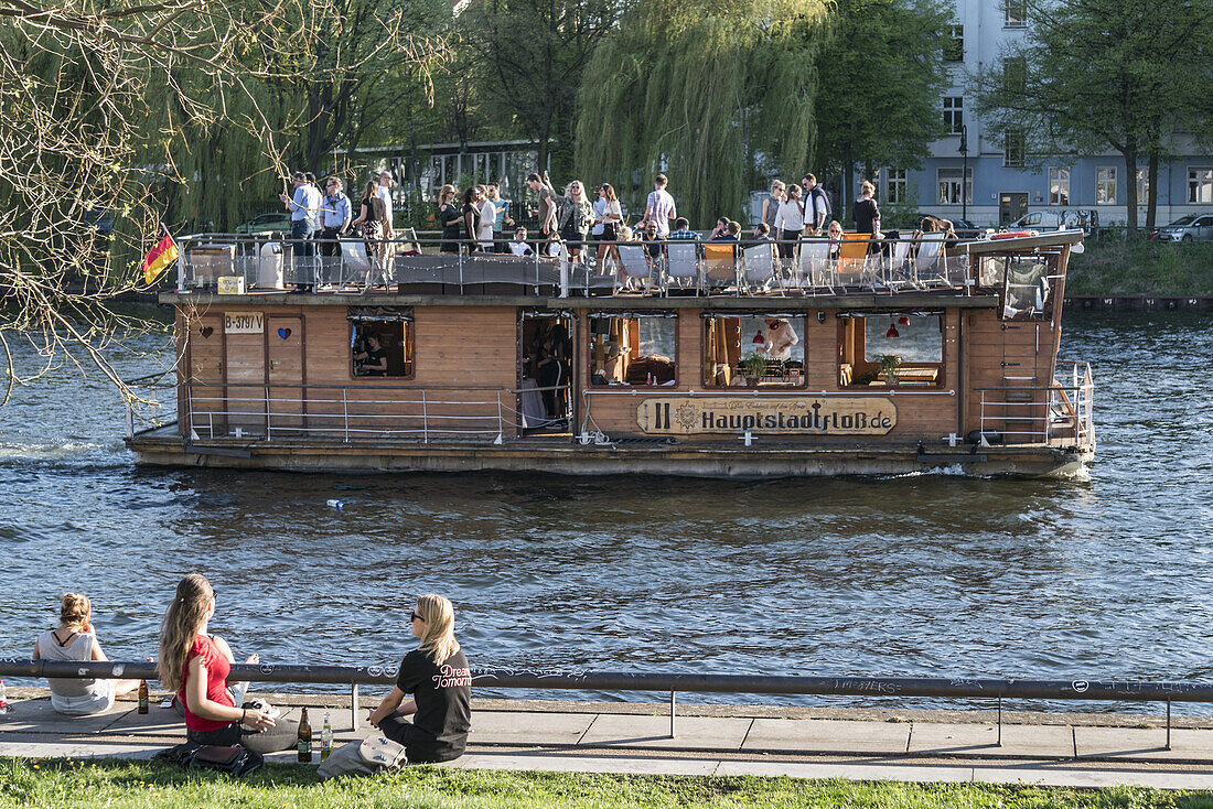 Party boat, Hauptstadtfloss,  river Spree, Friedrichshain, Keuzberg, Berlin, Germany
