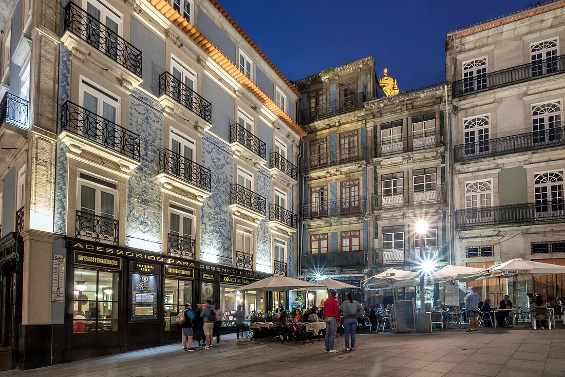 Largo Sao Domingos, Strassencafes am Abend, Porto, Portugal