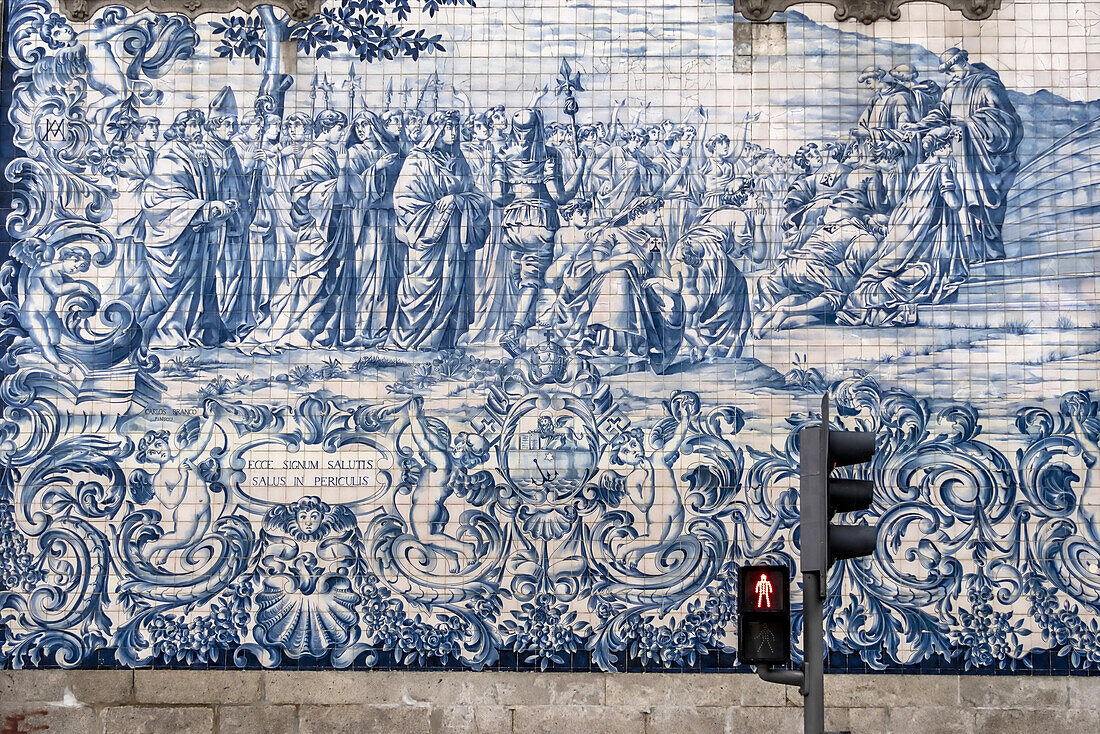 Azulejos, bemalte Wandfliesen, Do Carmo Kirche, Porto, Portugal